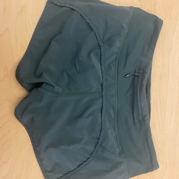 Lululemon shorts size 6 - Picture 2 of 3
